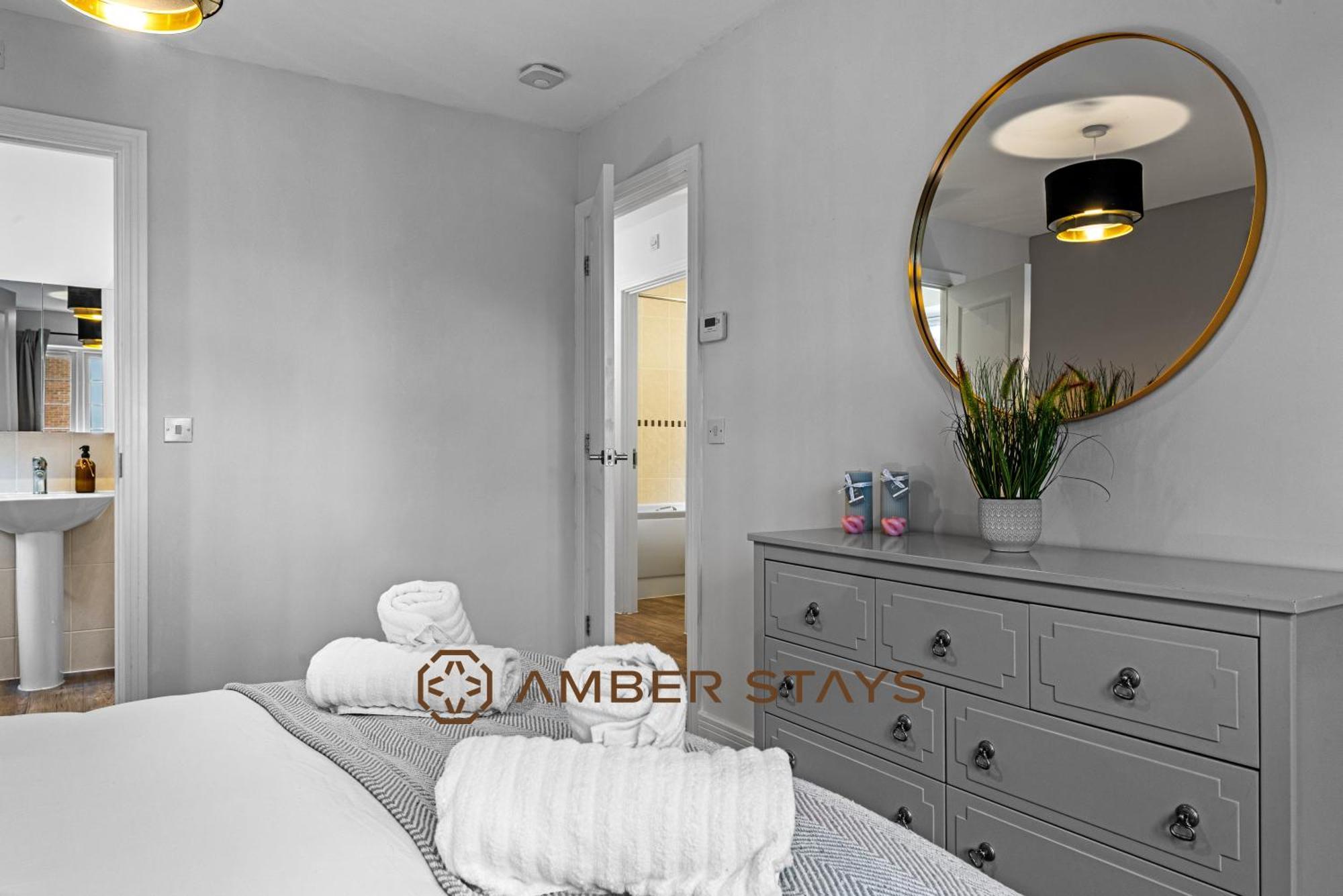 Spacious 5 Bed House In Reading By Amber Stays, Perfect For Business & Contractors, Sleeps 12! Exterior photo