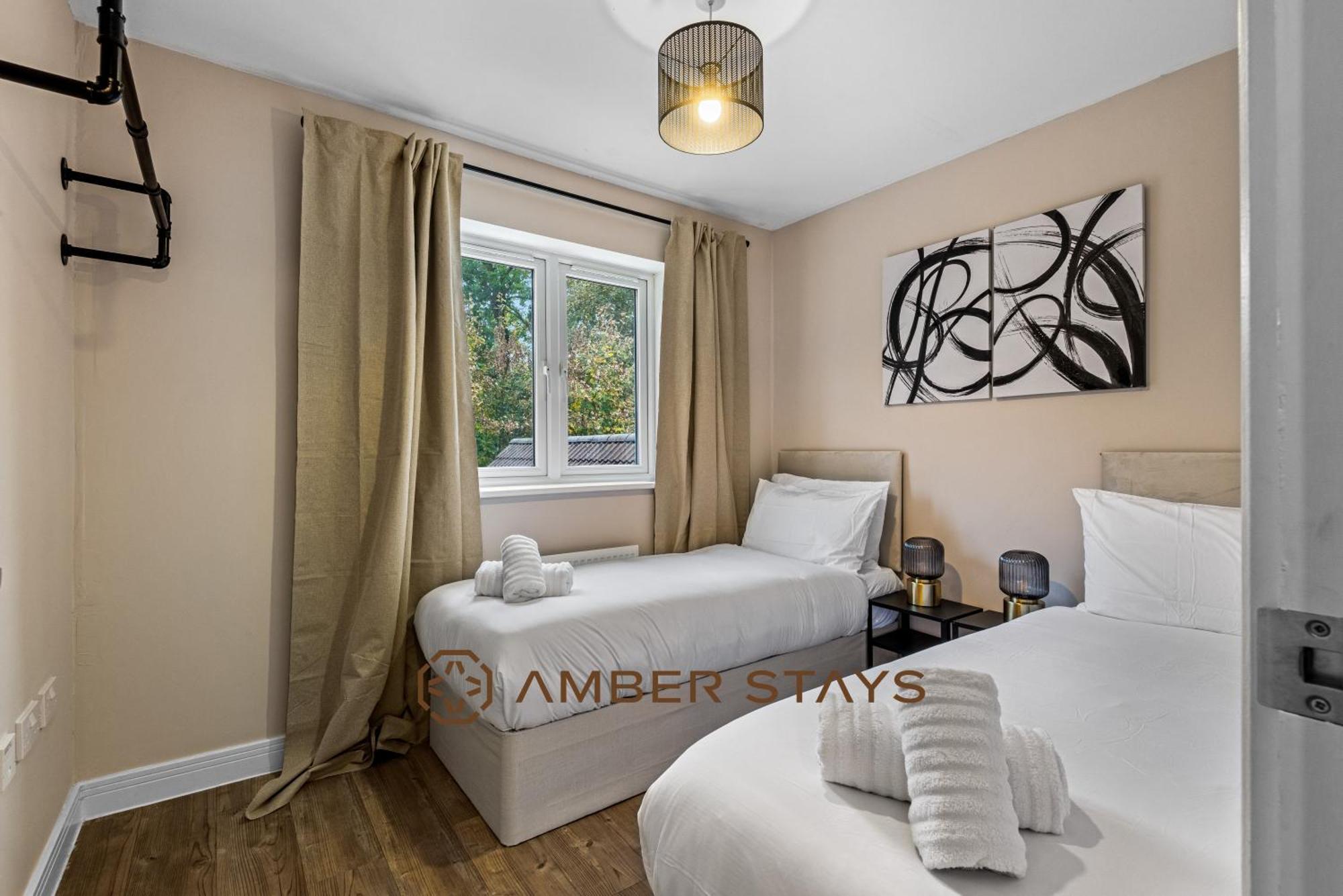 Spacious 5 Bed House In Reading By Amber Stays, Perfect For Business & Contractors, Sleeps 12! Exterior photo